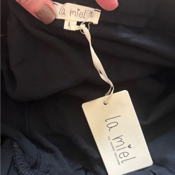 LA MIEL Black A-Line Skirt with Lace Detail - Picture 4 of 4